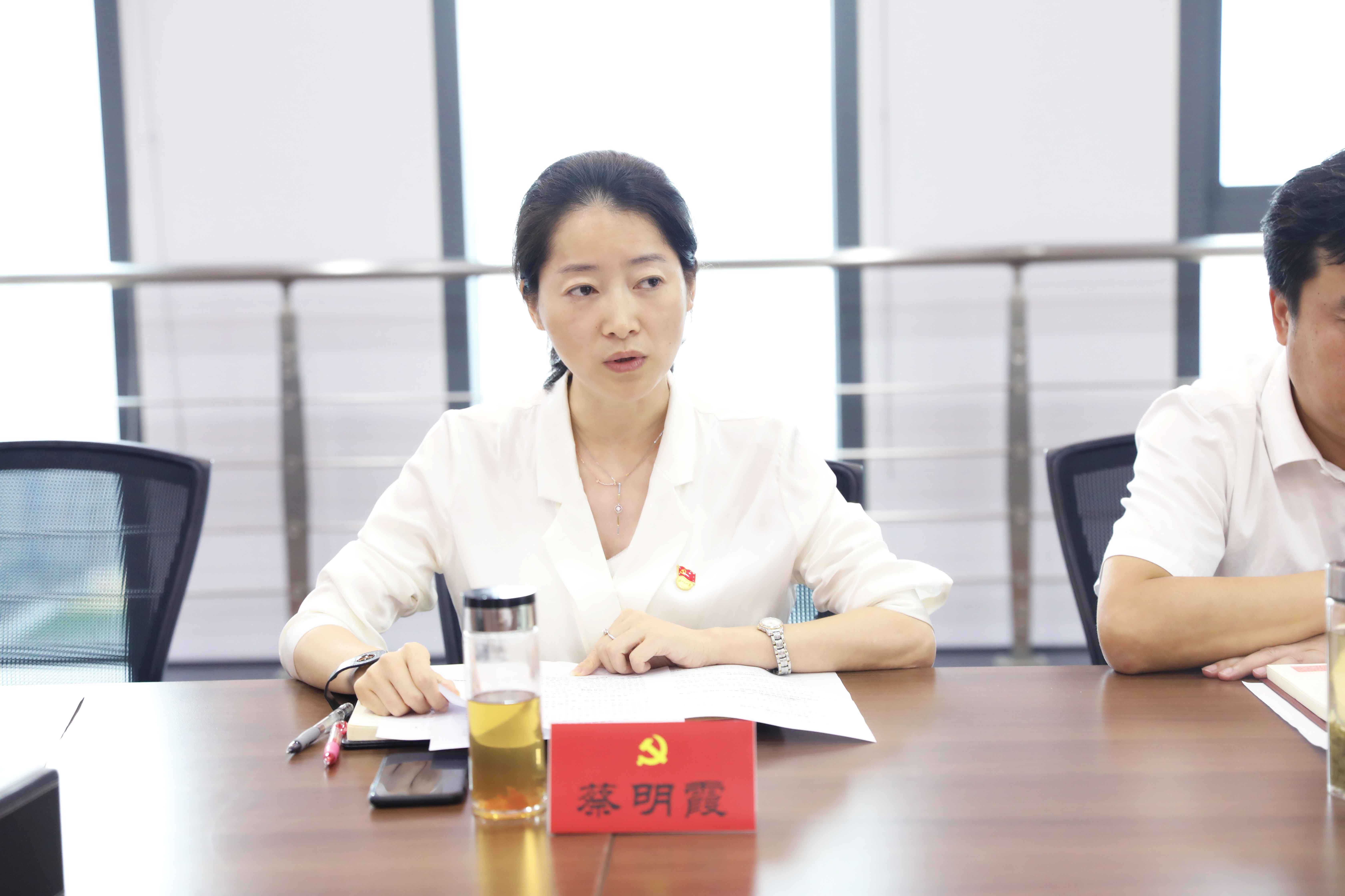 黨委副書記、總經(jīng)理蔡明霞分享觀看張富清先進(jìn)事跡心得.jpg